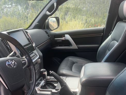 Used 2021 Toyota Land Cruiser Heritage Edition image 11