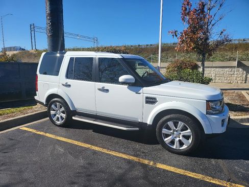 Used 2016 Land Rover LR4 HSE Silver Edition image 4