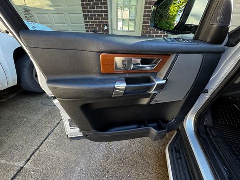 Used 2016 Land Rover LR4 HSE AWD/4WD image 16