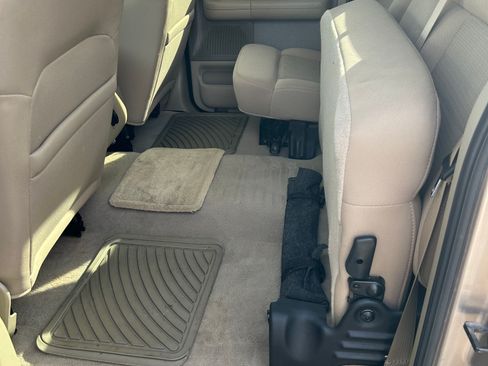 Used 2006 Ford F150 XLT image 11