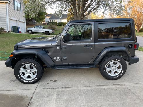 Used 2019 Jeep Wrangler Sport image 2