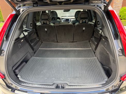 Used 2018 Volvo XC90 T6 Momentum w/ Convenience Package AWD/4WD image 11