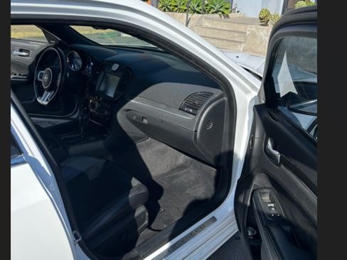 Used 2013 Chrysler 300 SRT8 w/ Harman Kardon Audio Group image 8