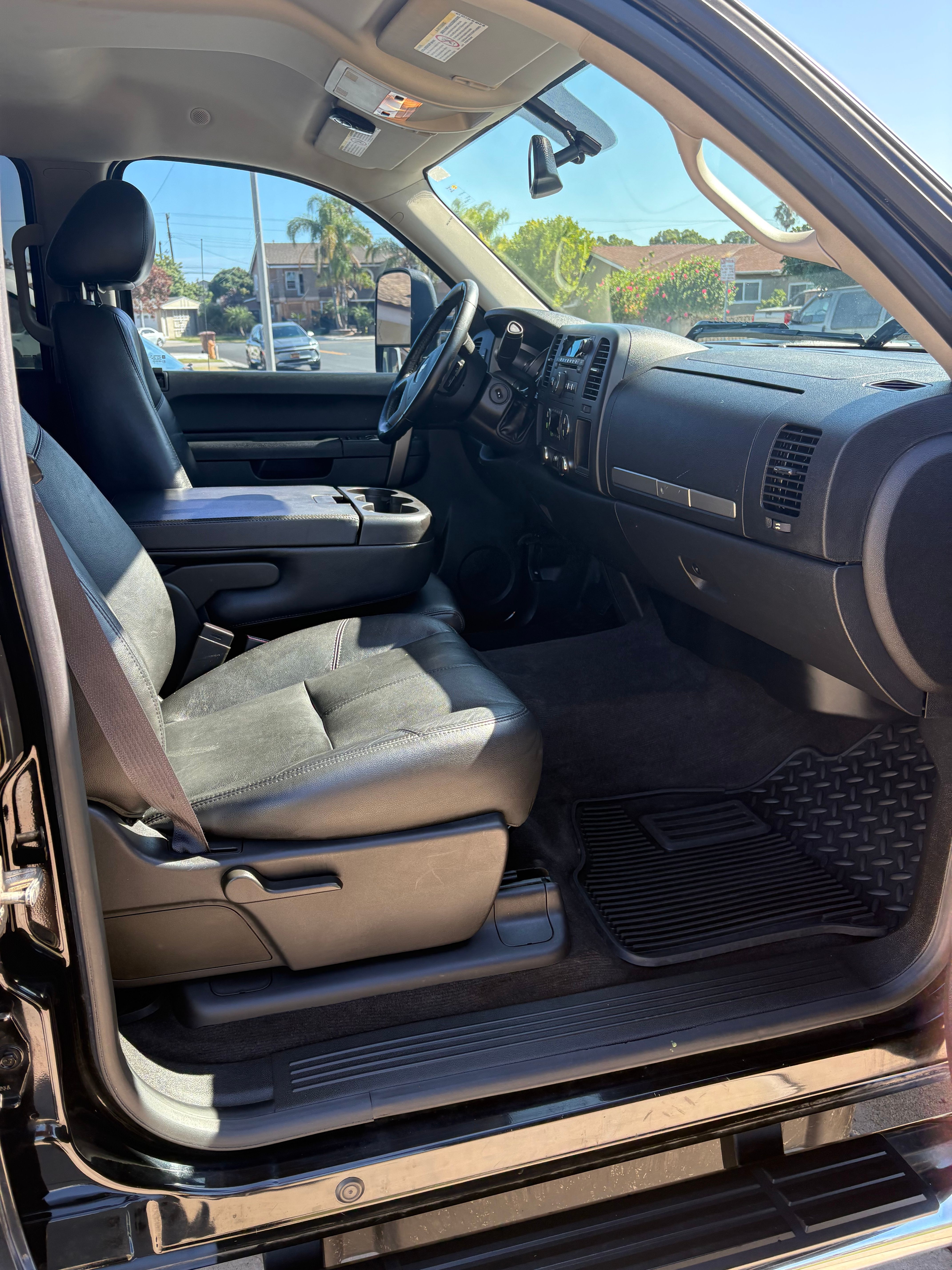 Used 2014 Chevrolet Silverado 2500 LT w/ Custom Sport Truck Package RWD image 5