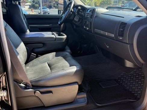 Used 2014 Chevrolet Silverado 2500 LT w/ Custom Sport Truck Package RWD image 5