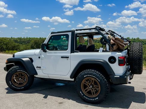 Used 2022 Jeep Wrangler Sport image 2