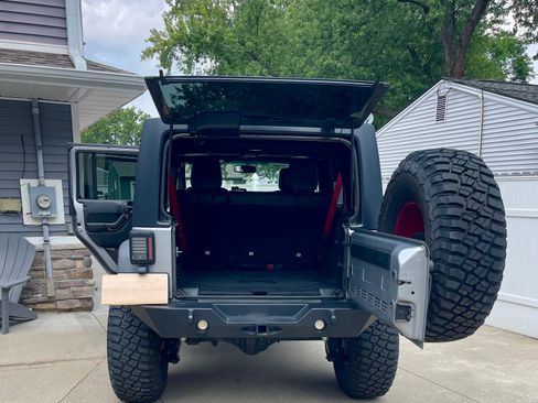 Used 2018 Jeep Wrangler Unlimited Rubicon AWD/4WD image 5