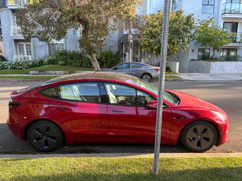 Used 2023 Tesla Model 3 Standard Range image 8