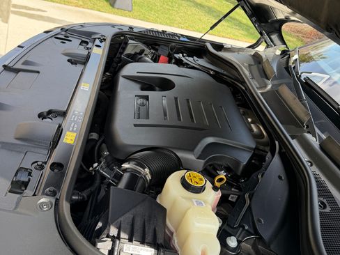 Used 2025 Land Rover Range Rover SE image 13