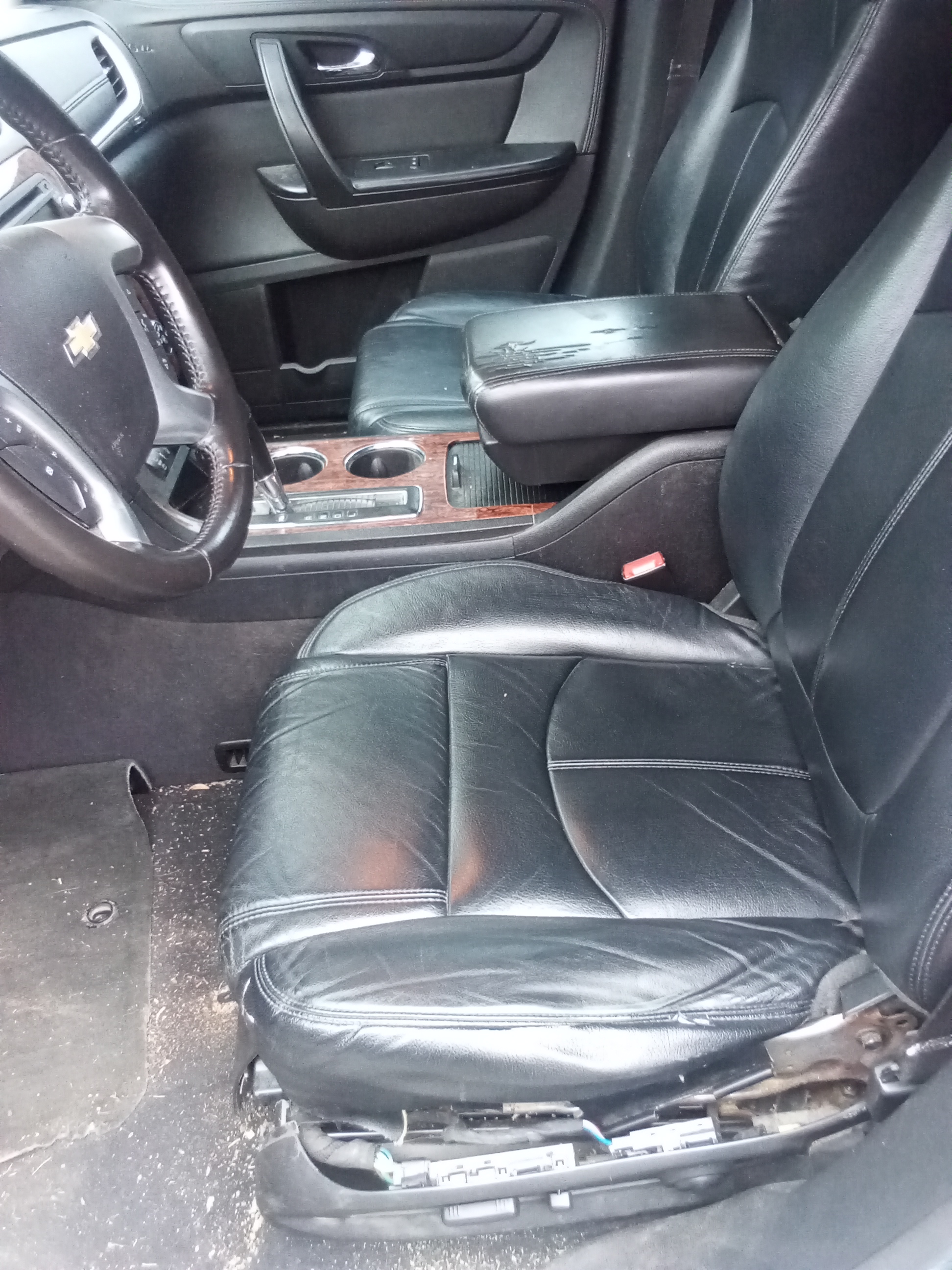 Used 2014 Chevrolet Traverse LT FWD image 2