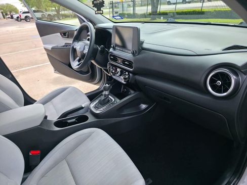 Used 2023 Hyundai Kona SEL FWD image 4