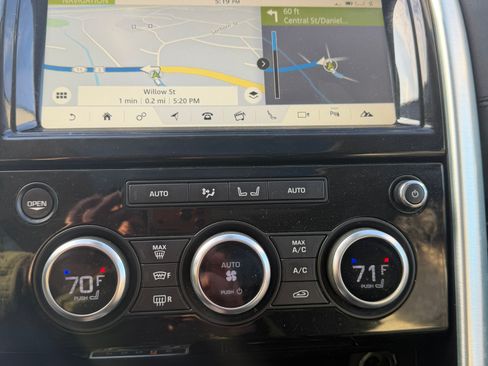 Used 2018 Land Rover Discovery HSE image 4