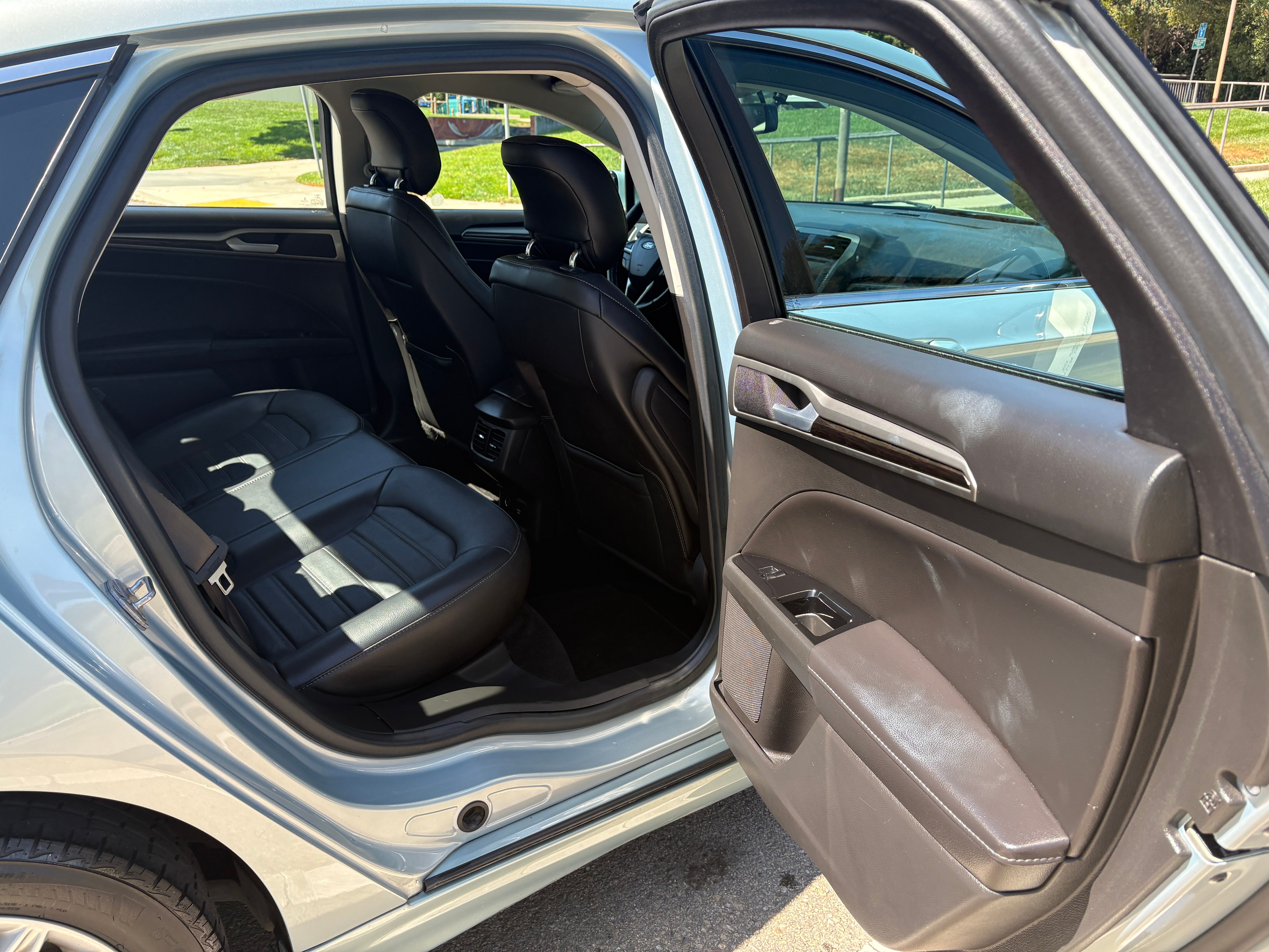 Used 2014 Ford Fusion SE FWD image 11