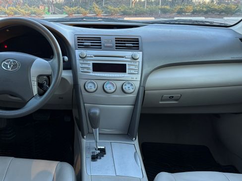 Used 2011 Toyota Camry LE w/ LE Extra-Value Pkg image 5