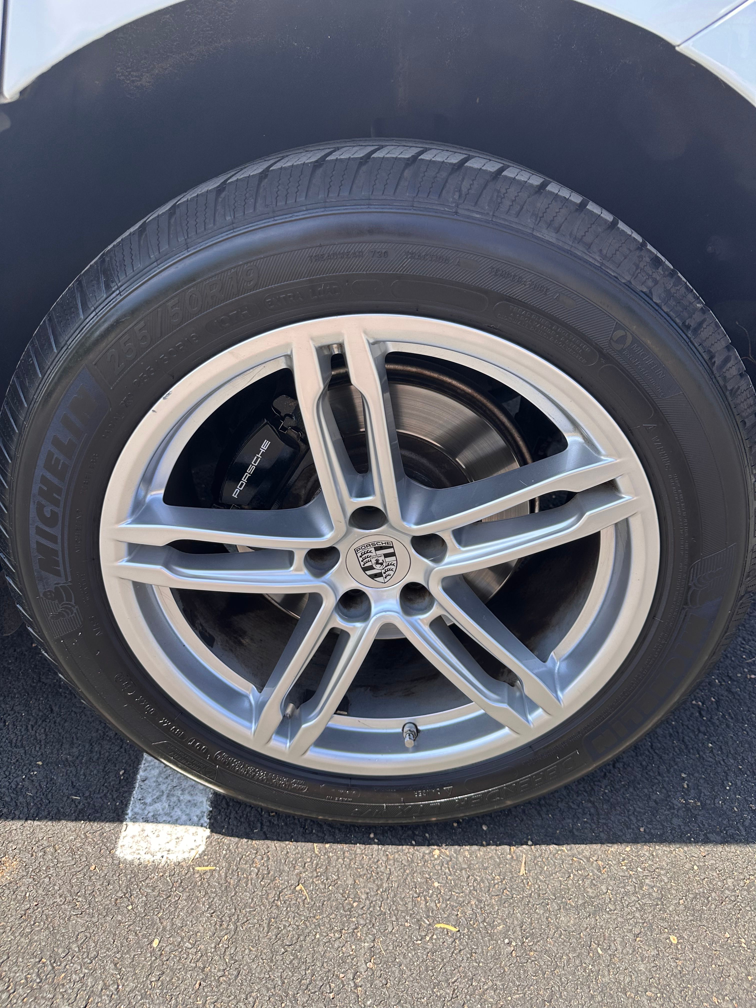 Used 2019 Porsche Macan AWD/4WD image 16