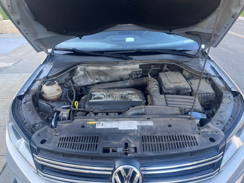 Used 2014 Volkswagen Tiguan S image 12
