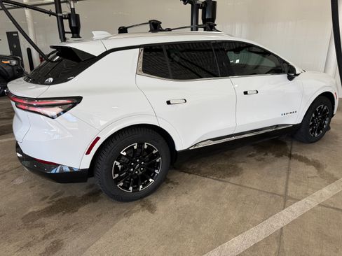 Used 2025 Chevrolet Equinox EV LT w/ Convenience Package II image 10