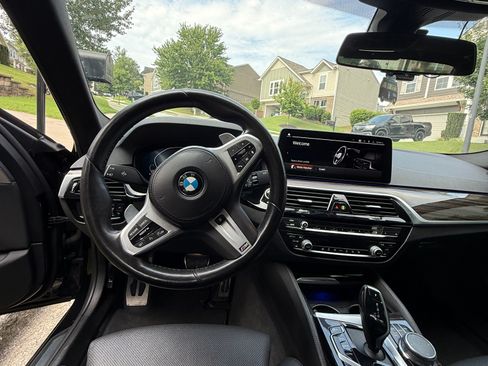 Used 2021 BMW 530i xDrive w/ M Sport Package AWD/4WD image 8
