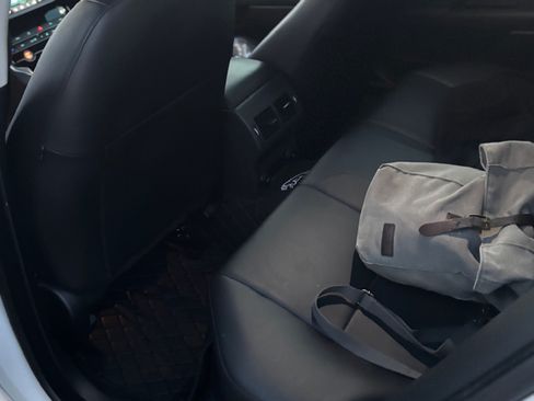 Used 2019 Jaguar XE Premium image 14