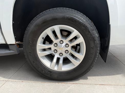 Used 2018 Chevrolet Suburban LT AWD/4WD image 16