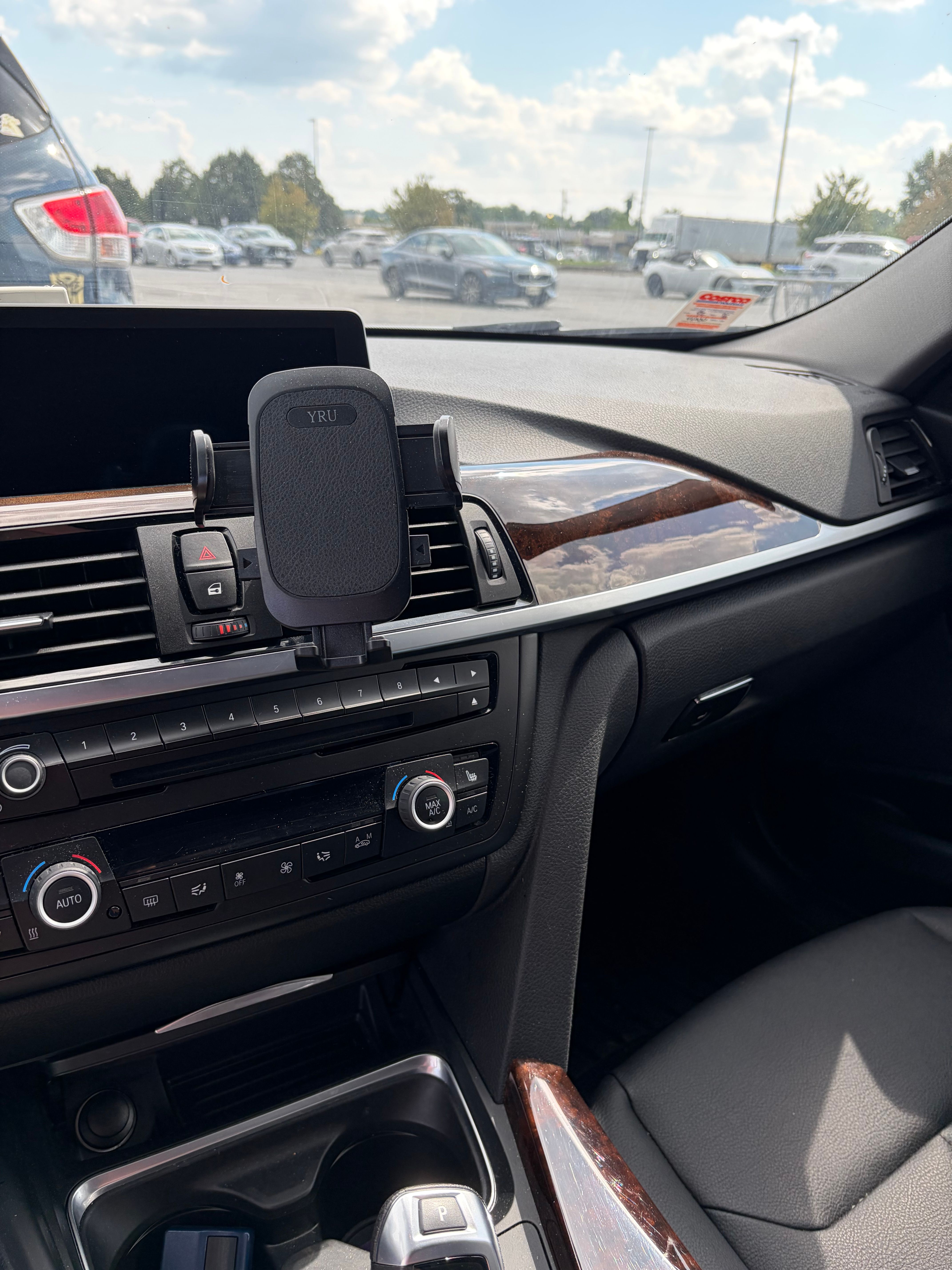 Used 2015 BMW 320i Sedan RWD image 9