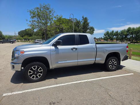 Used 2017 Toyota Tundra SR5 RWD image 1