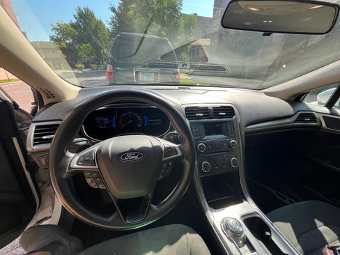 Used 2018 Ford Fusion SE image 18