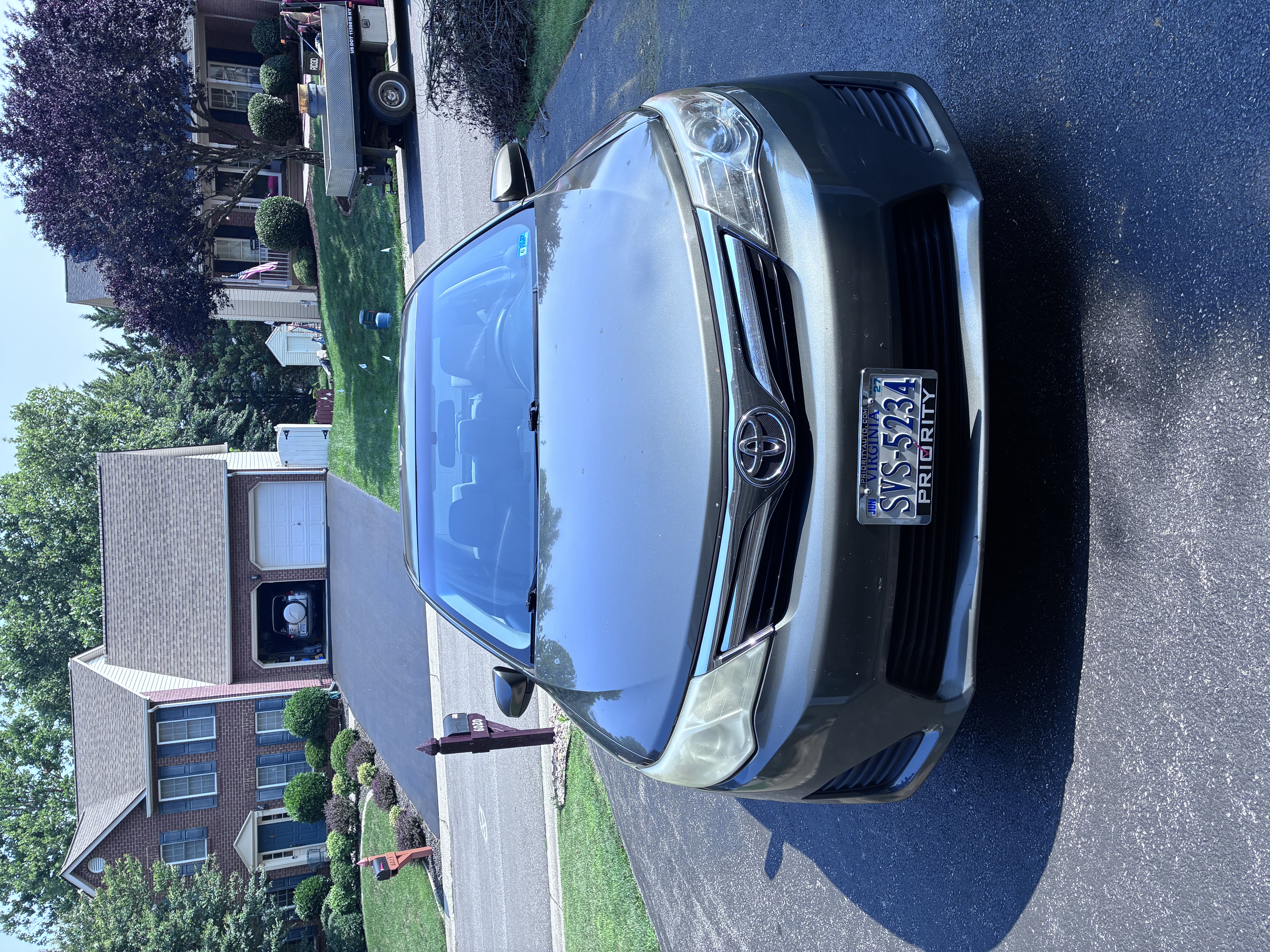 Used 2012 Toyota Camry LE FWD image 1