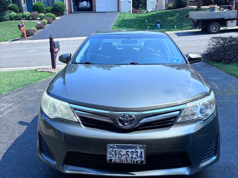 Used 2012 Toyota Camry LE FWD image 1