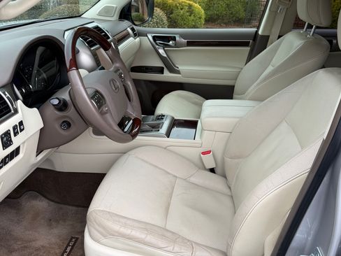 Used 2014 Lexus GX 460 w/ Premium Package image 10