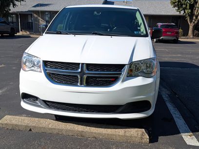 Used 2019 Dodge Grand Caravan SE w/ UConnect Hands-Free Group