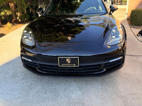 Used 2017 Porsche Panamera 4 image 1