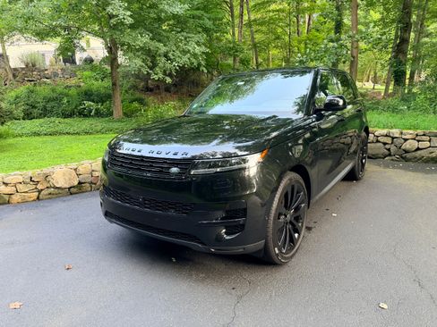 Used 2025 Land Rover Range Rover Sport SE AWD/4WD image 6