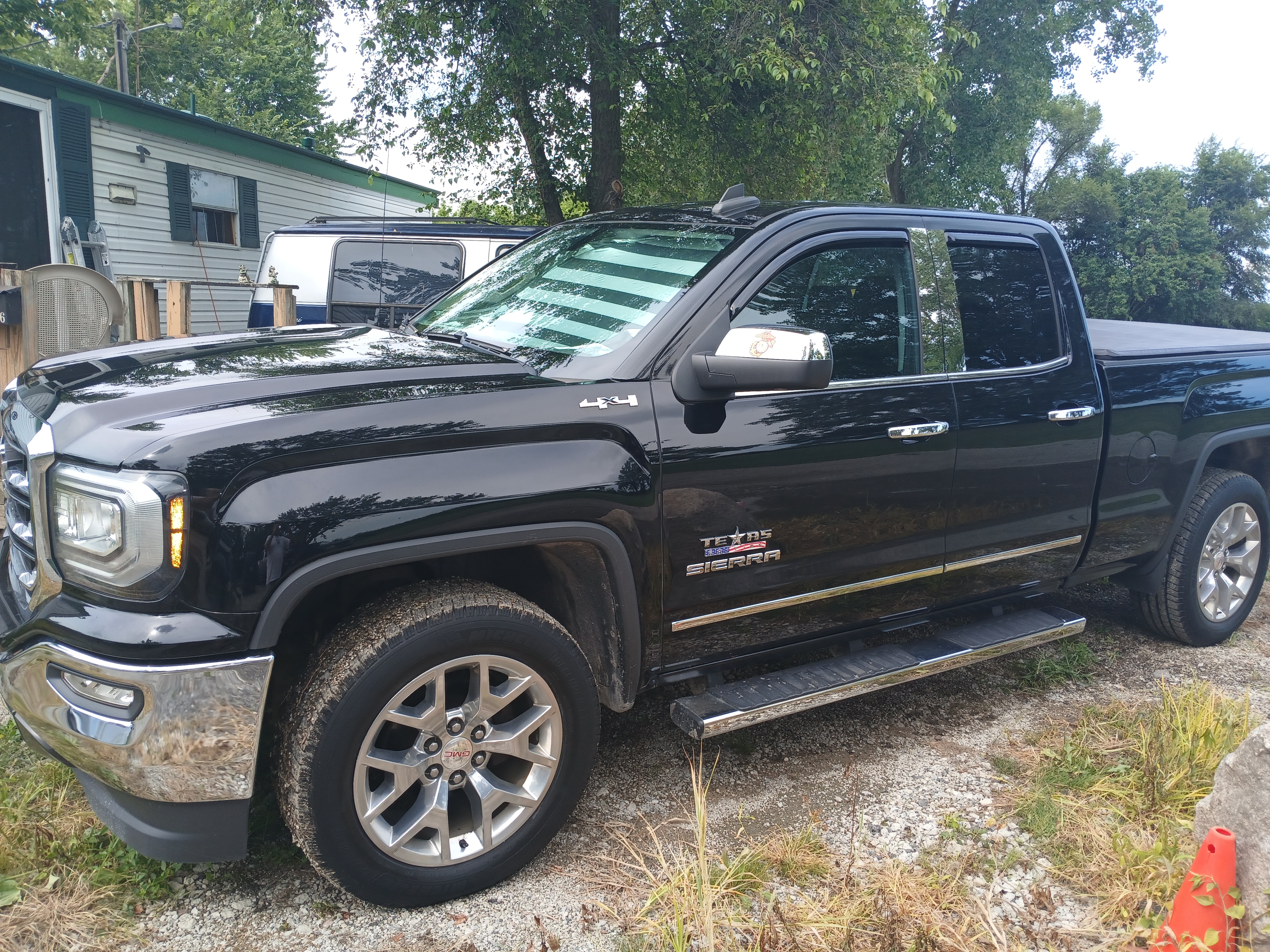 Used 2018 GMC Sierra 1500 SLT w/ SLT Premium Package AWD/4WD image 12