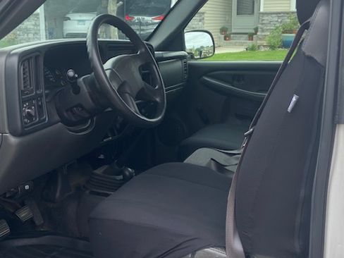 Used 2005 Chevrolet Silverado 1500 W/T image 11