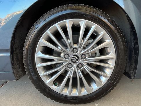 Used 2020 Toyota Avalon Limited w/ Advanced Safety Package FWD image 4