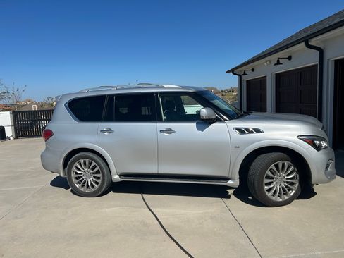 Used 2016 INFINITI QX80 2WD w/ Driver's Assistance Package image 4