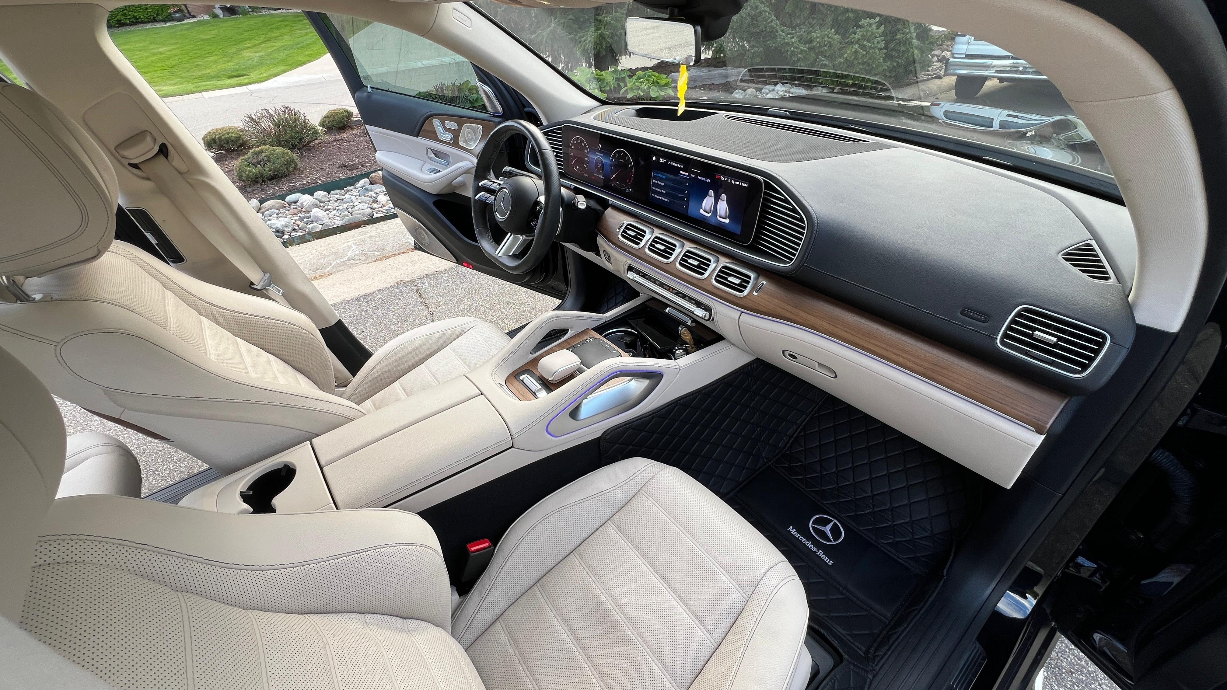 Used 2024 Mercedes-Benz GLS 580 4MATIC image 4