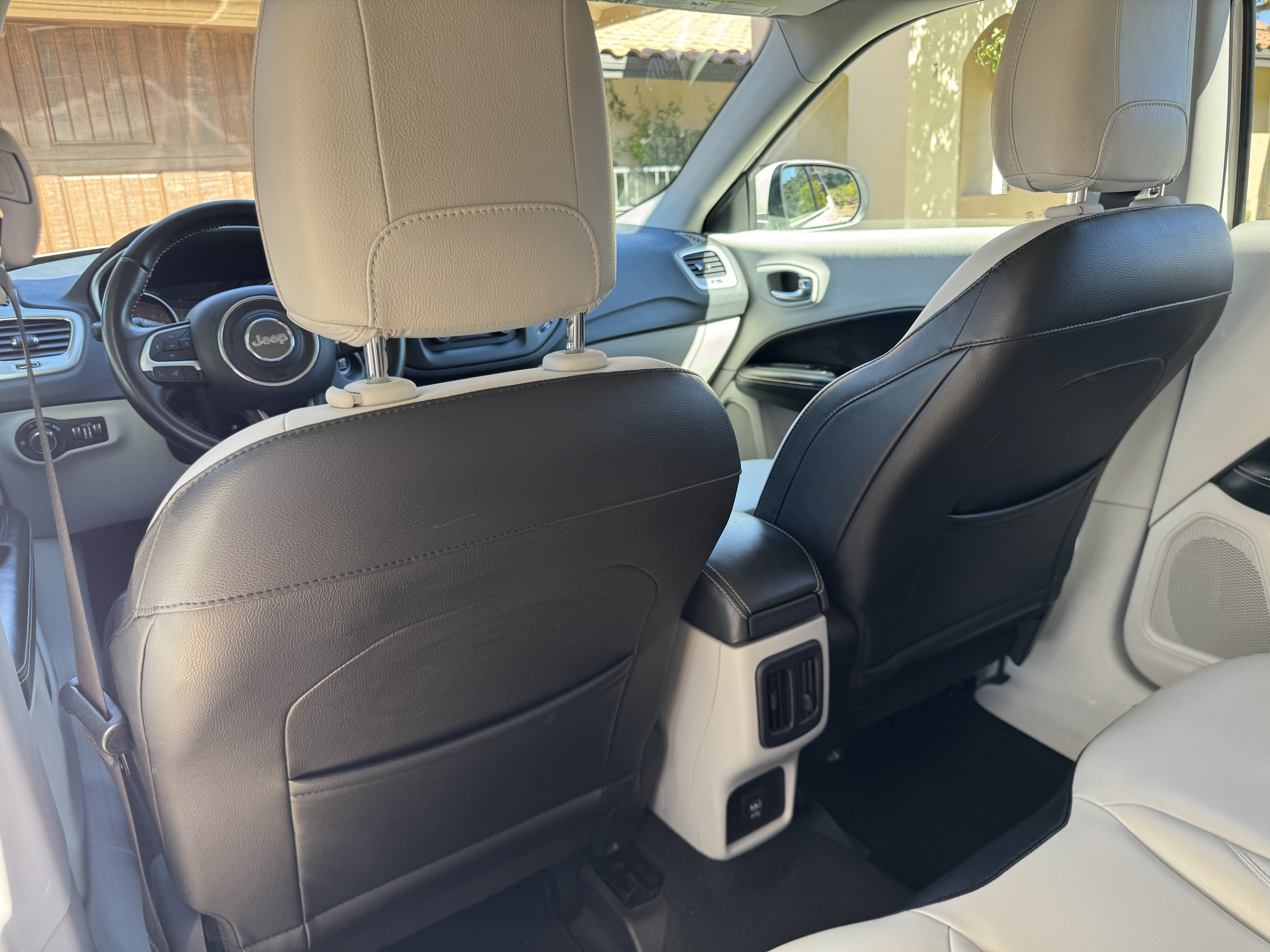 Used 2018 Jeep Compass Latitude FWD image 19