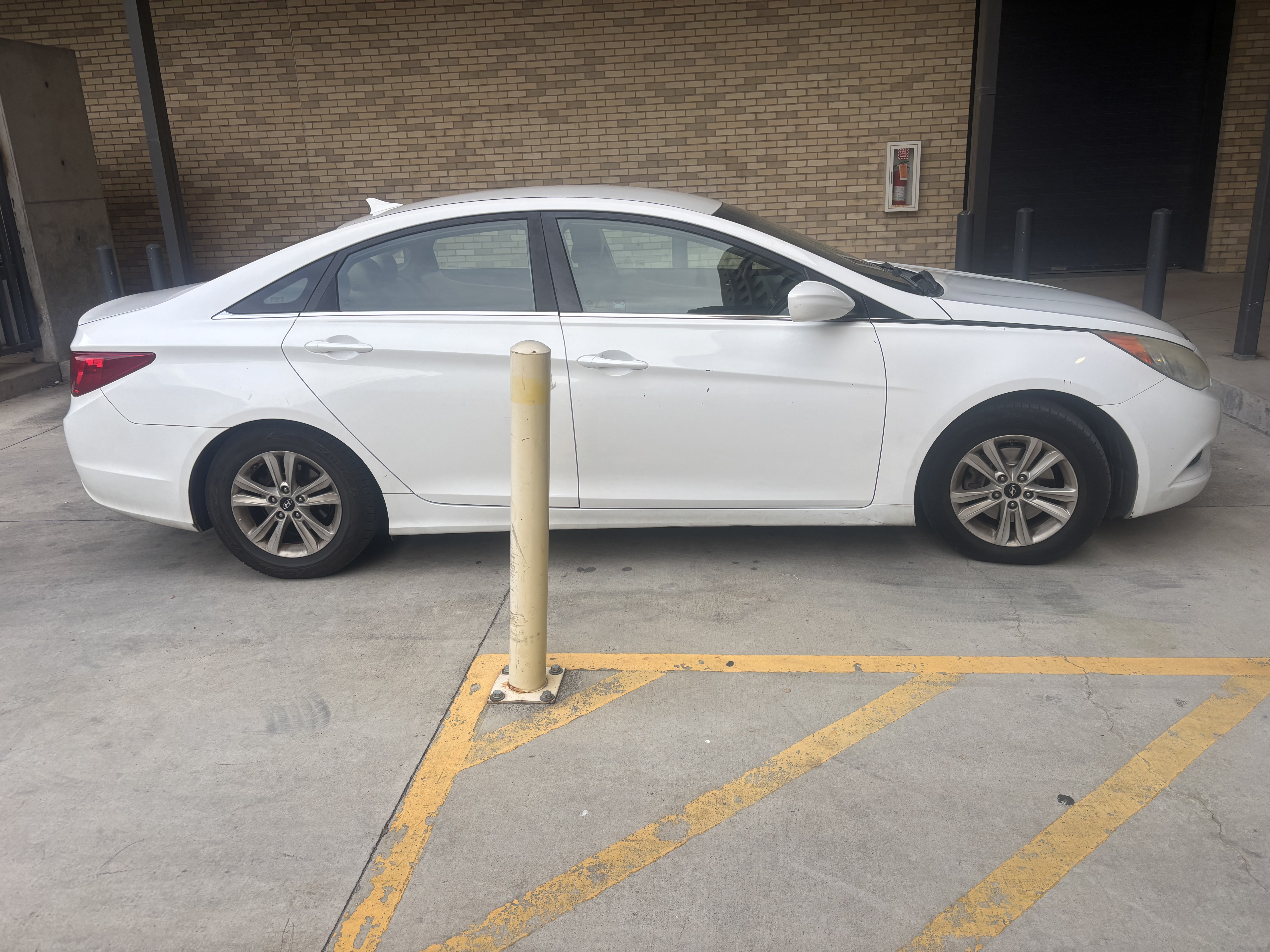 Used 2011 Hyundai Sonata GLS FWD image 6