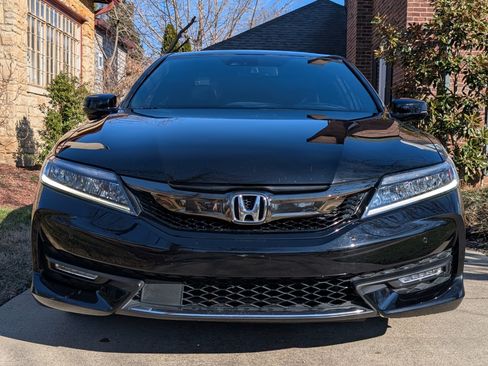Used 2016 Honda Accord Touring image 4