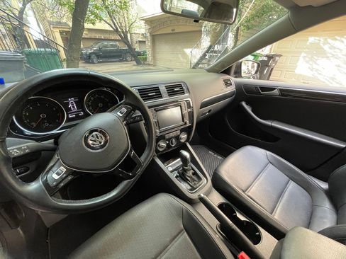 Used 2016 Volkswagen Jetta SEL Premium image 12
