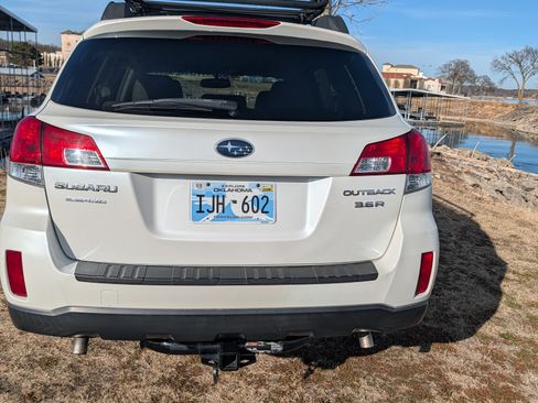 Used 2010 Subaru Outback 3.6R Limited w/ Popular Equipment Group 2A image 8