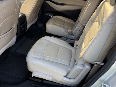 Used 2020 Buick Enclave Essence image 6