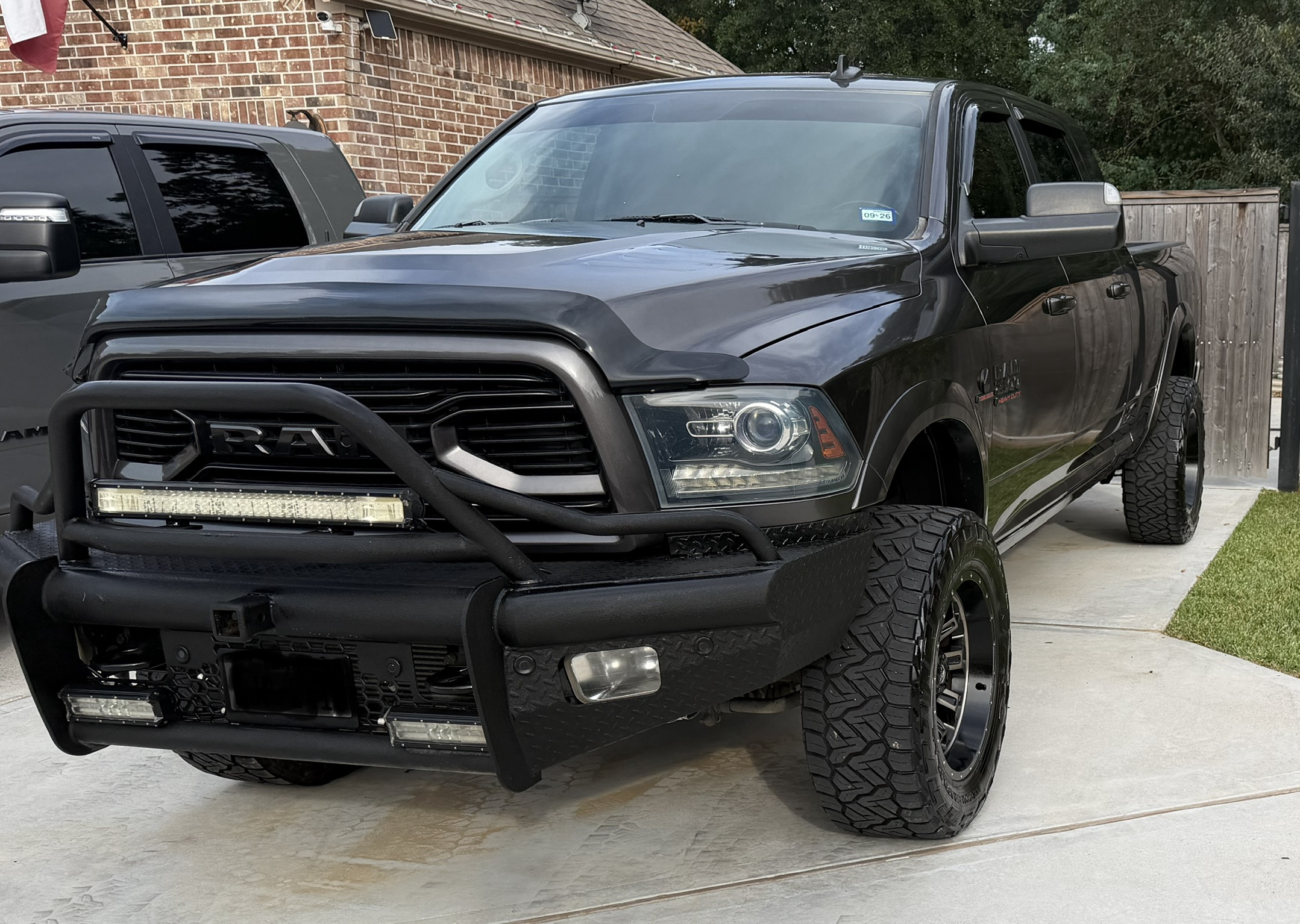Used 2018 RAM 2500 Laramie w/ Sport Appearance Group AWD/4WD image 1