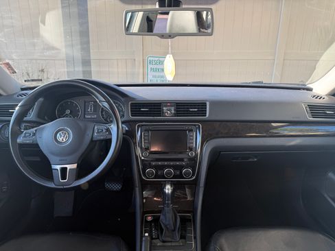 Used 2014 Volkswagen Passat 1.8T SEL Premium image 10