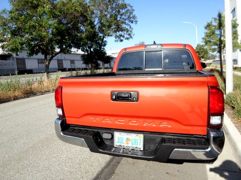 Used 2018 Toyota Tacoma SR5 image 6