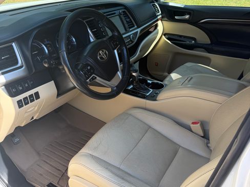 Used 2014 Toyota Highlander Limited Platinum AWD/4WD image 15