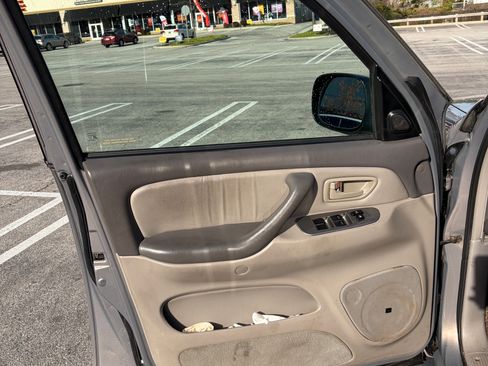 Used 2002 Toyota Sequoia Limited AWD/4WD image 5