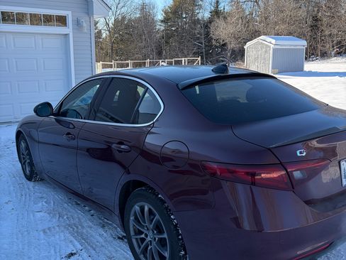 Used 2019 Alfa Romeo Giulia Sedan 4D image 6